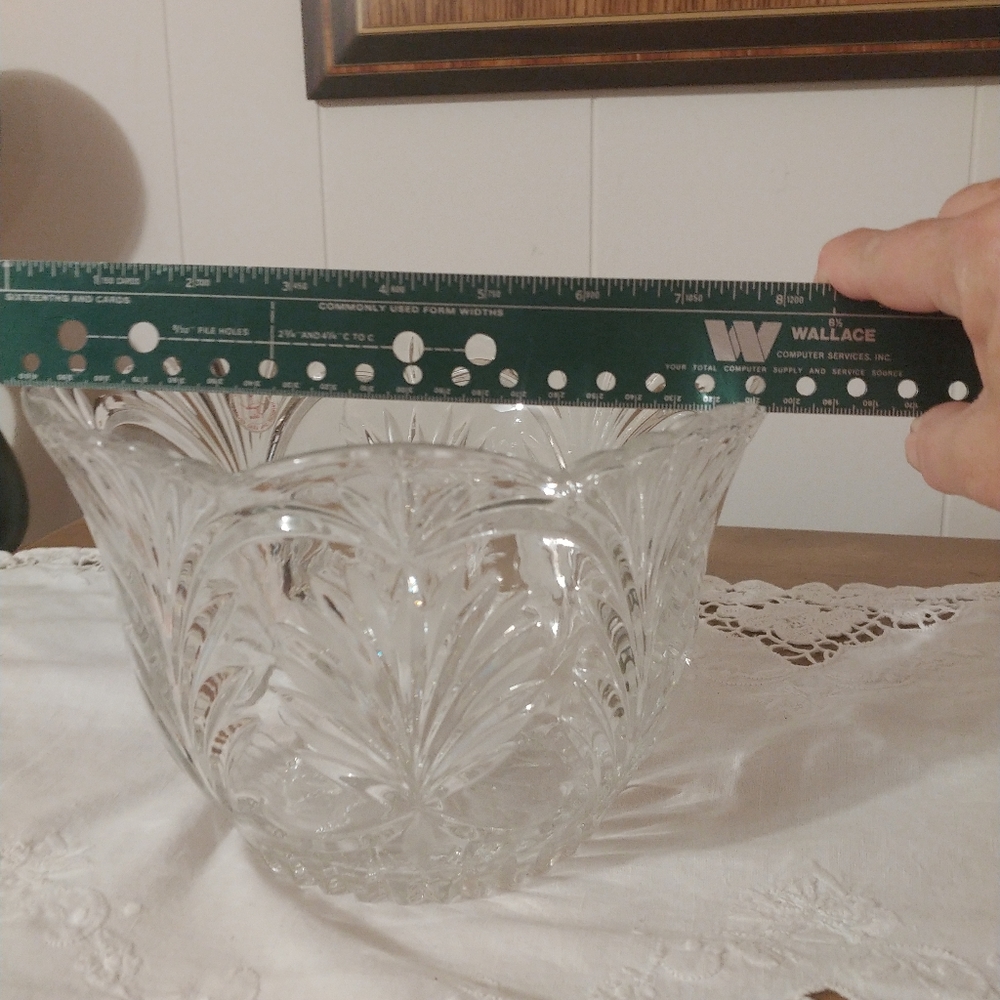 5th ave crystal scalloped edge bowl